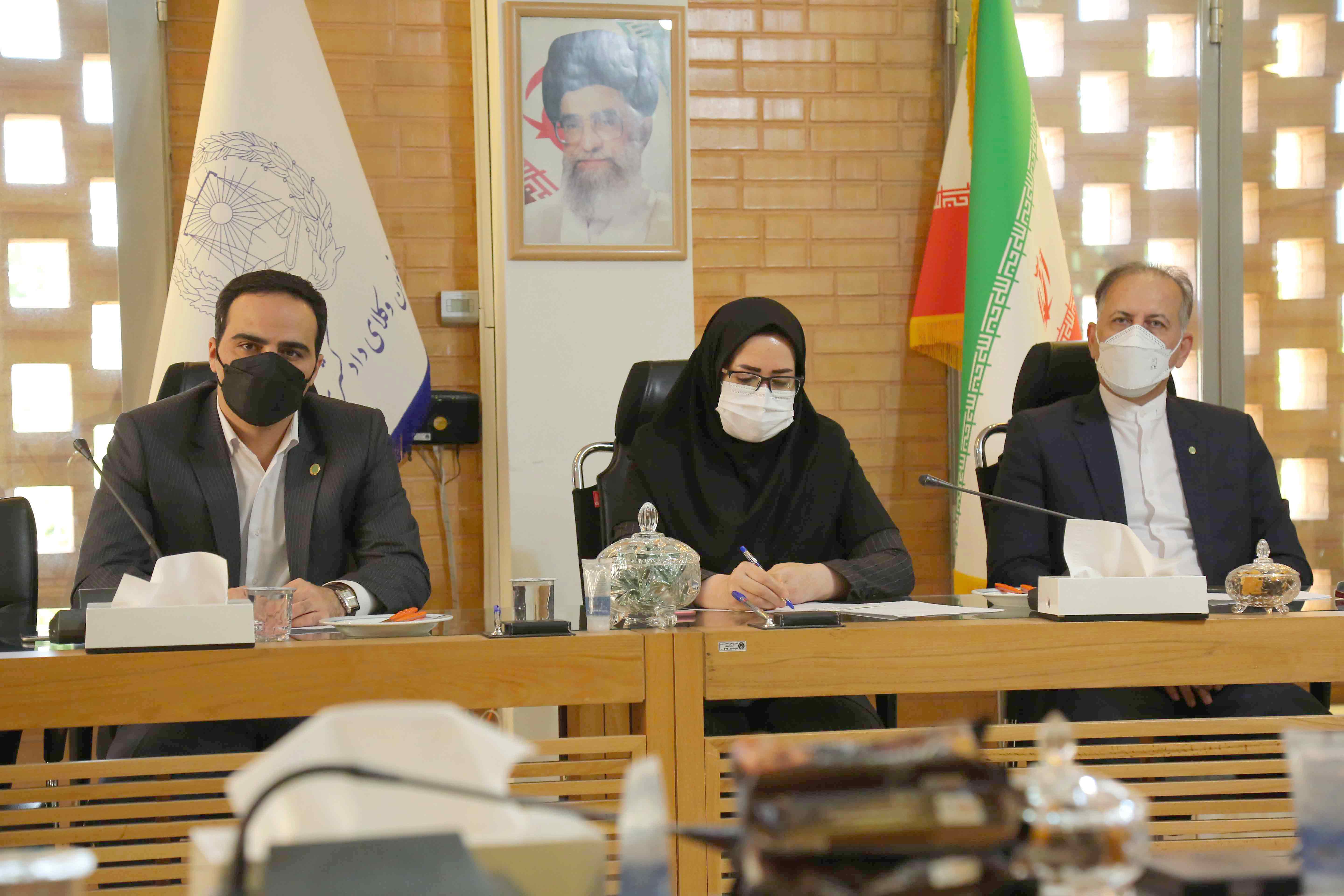 برگزاری جلسه‌ی کمیسیون حقوقی و نظریات مشورتی کانون وکلای دادگستری استان اصفهان + گزارش تصویری