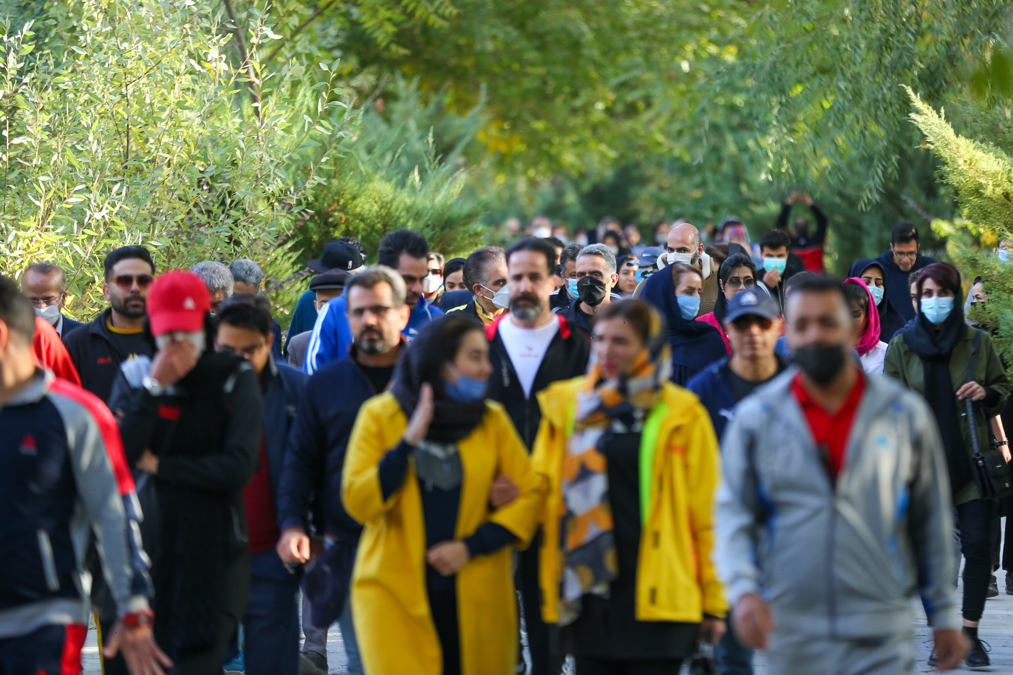 پیاده‌روی نشاط‌افزای وکلا و کارآموزان کانون وکلای دادگستری اصفهان در صبح پائیزی نصف‌جهان + گزارش تصویری  