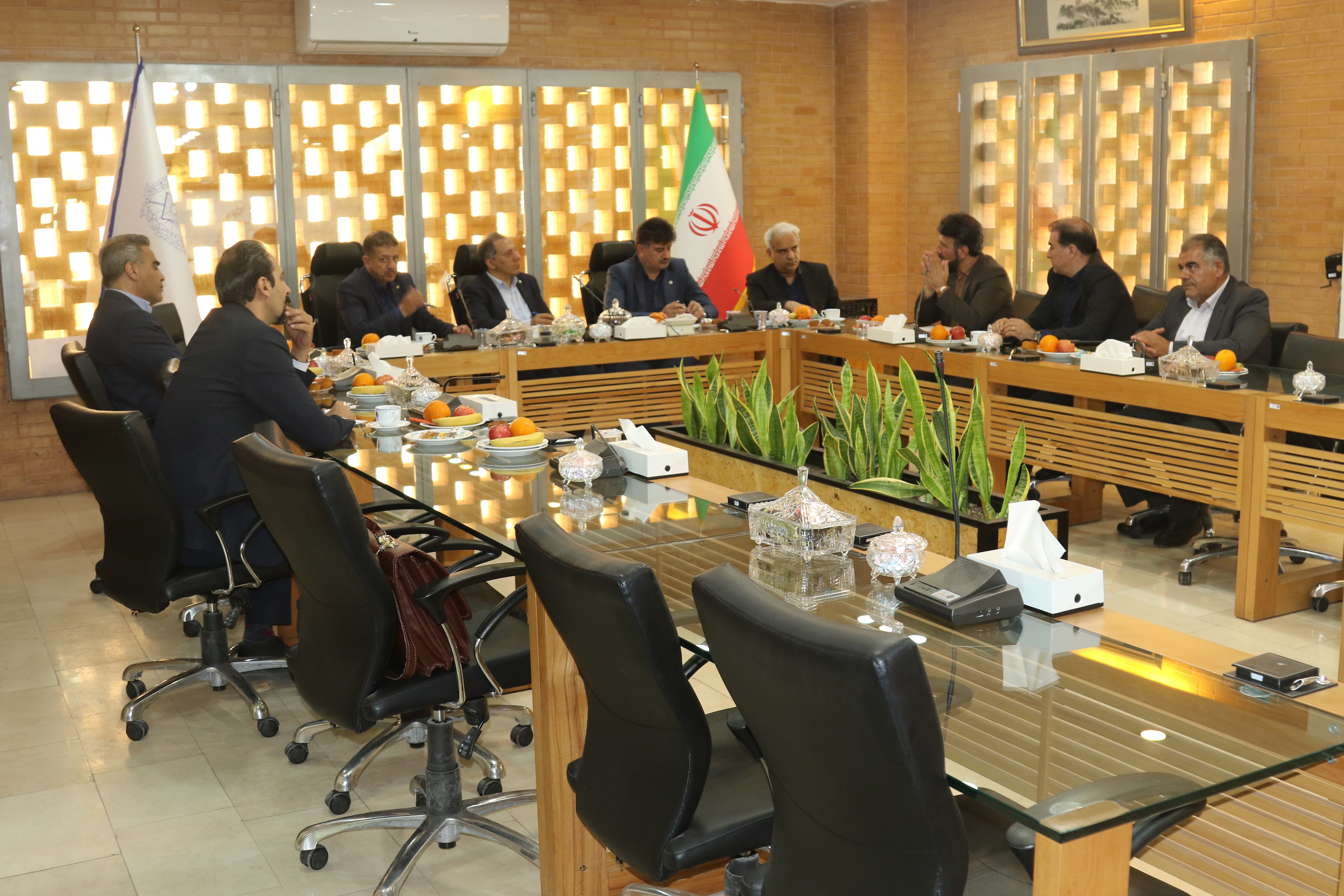 جلسه مشترک کانون وکلای دادگستری استان اصفهان با مدیرکل امور مالیاتی استان برگزار شد